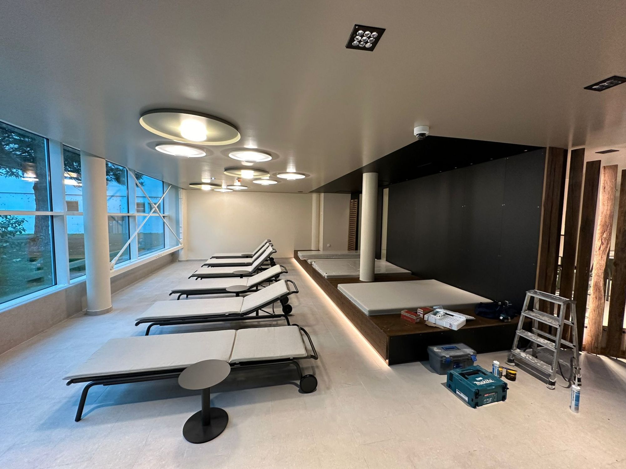 Faux-plafond avec luminaires
